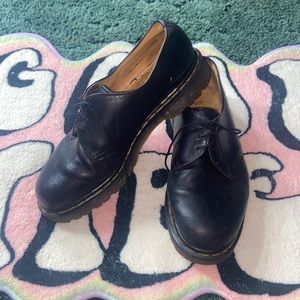 Vintage dr.Marten bowler shoes made in England. In great used shape.